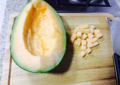 外国人来中国吃哈密瓜视频,哈密瓜之旅，甜蜜邂逅东方美味