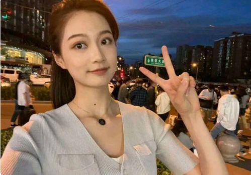 冯琳吃瓜事件视频,网络热议背后的真相揭秘